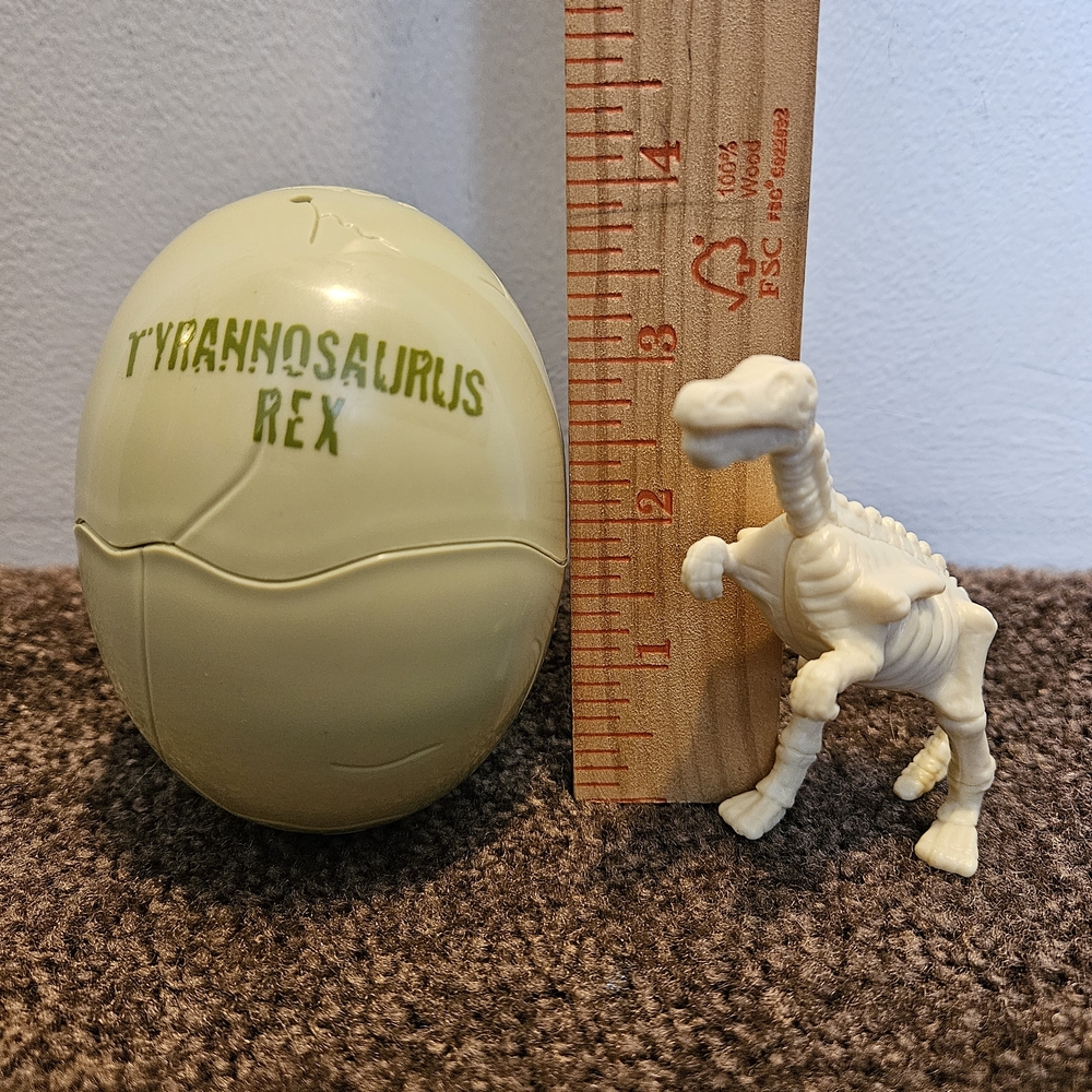 Arby's 2001 Discovery Kids Paleo Puzzles T-Rex Dinosaur Egg Kids Meal Toy